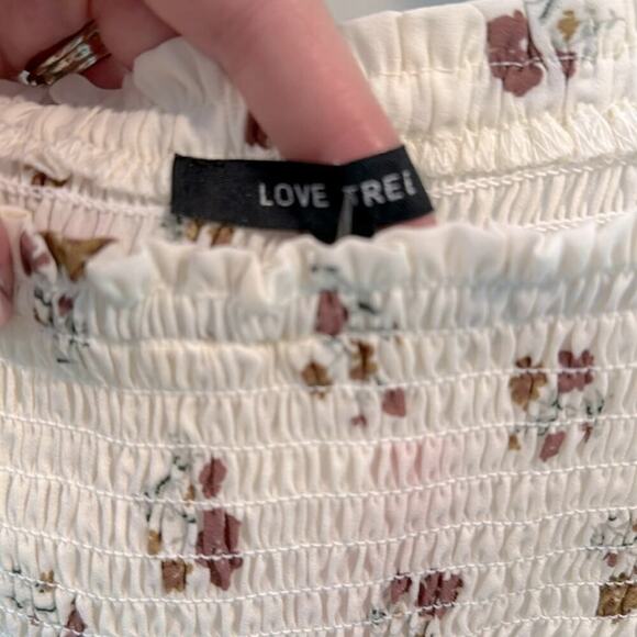 Love Tree Large Boho/Vintage Floral Smocked Crop Top NWOT - Picture 3 of 8